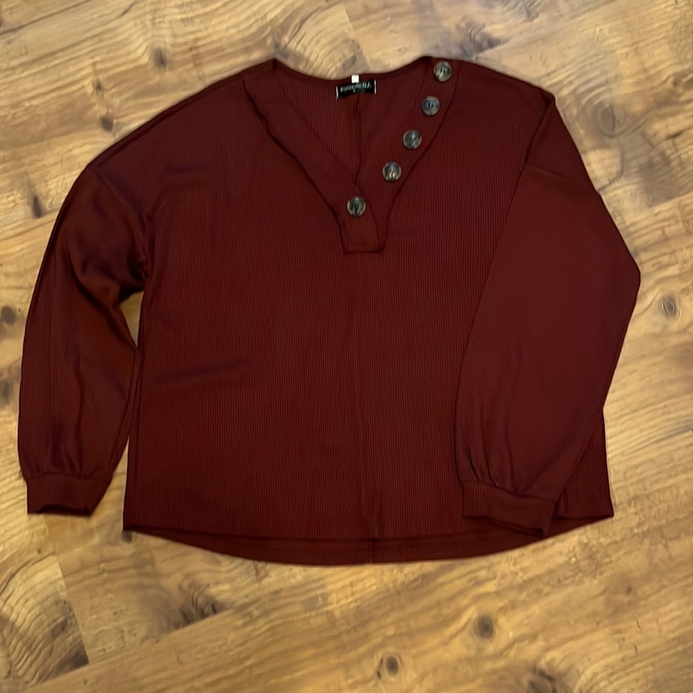 Super cute maroon waffle knit top!